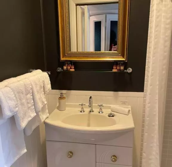 Majatalo Burradoo Studio