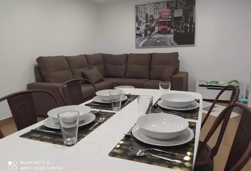 ペンション Huellas Albergue Turístico