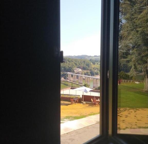 ペンション Huellas Albergue Turístico