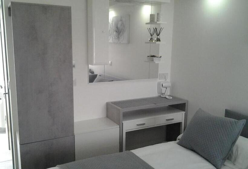 מוטל Lady Charlotte Guest Rooms Triple Rooms