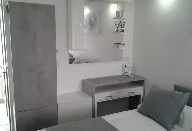 Motelli Lady Charlotte Guest Rooms Triple Rooms