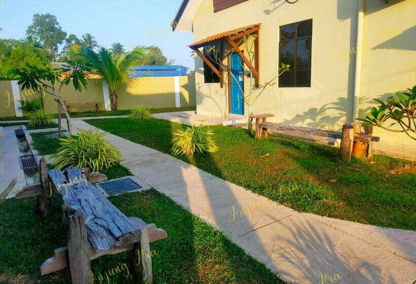 پانسیون Anjung Ara Suites And Roomstays