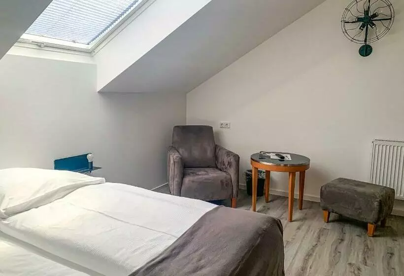 Majatalo Prima Inn Unterkunft Direkt über Der Bar Am Minimax