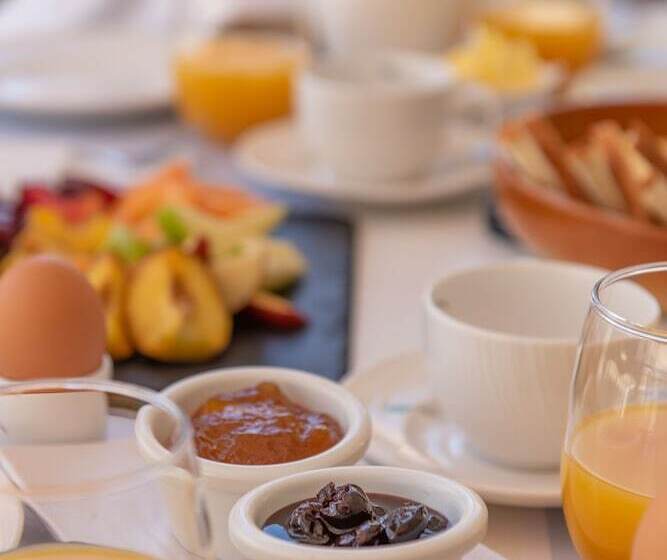 酒店 Almiriki Chios Rooms & Apartments