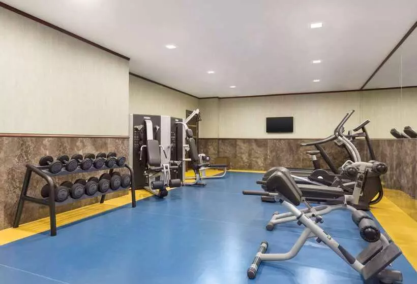 Days Hotel By Wyndham Baku