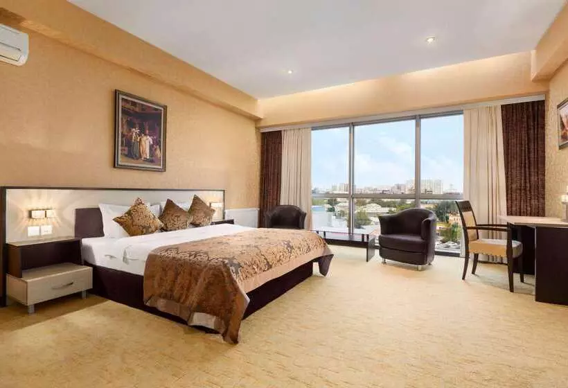Days Hotel By Wyndham Baku