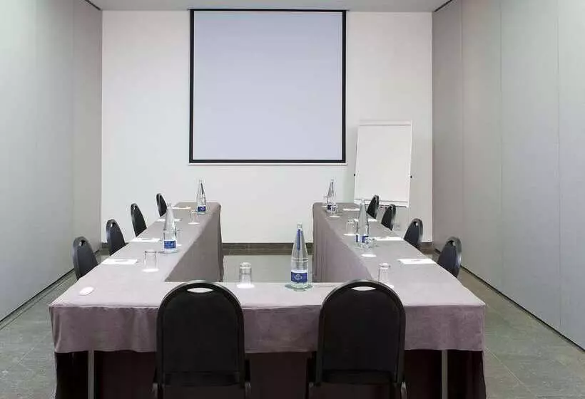 Отель NH Barcelona Diagonal Center