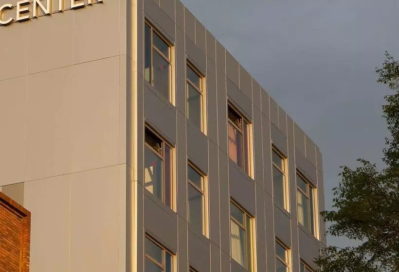 Отель NH Barcelona Diagonal Center