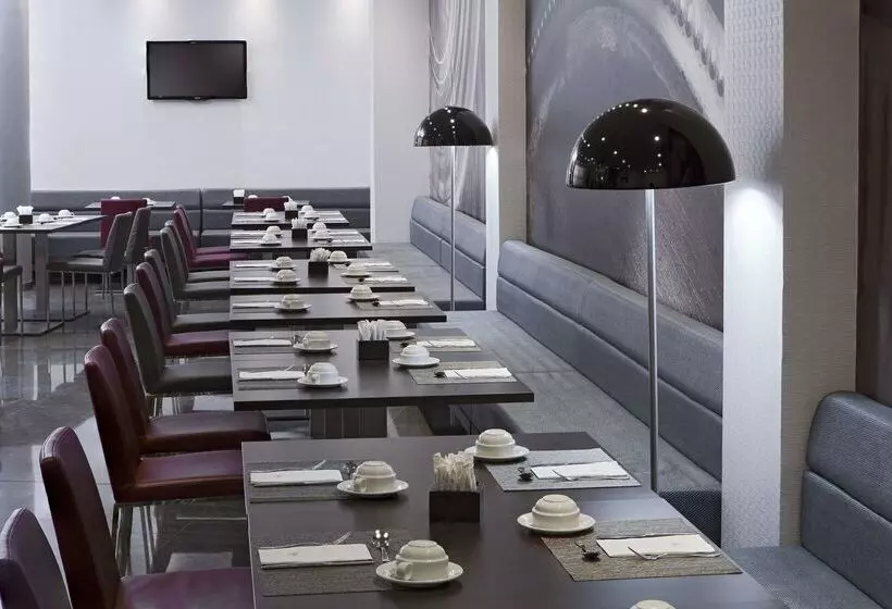 Отель NH Barcelona Diagonal Center