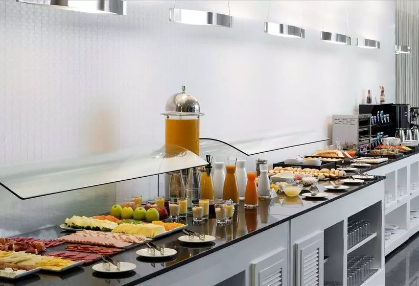 Отель NH Barcelona Diagonal Center