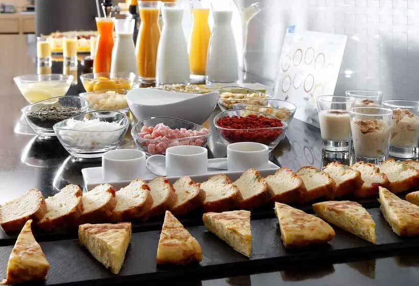 Отель NH Barcelona Diagonal Center