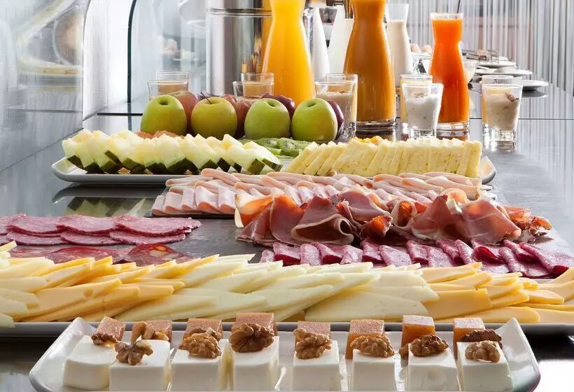 Отель NH Barcelona Diagonal Center