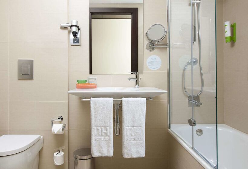 هتل NH Barcelona Diagonal Center