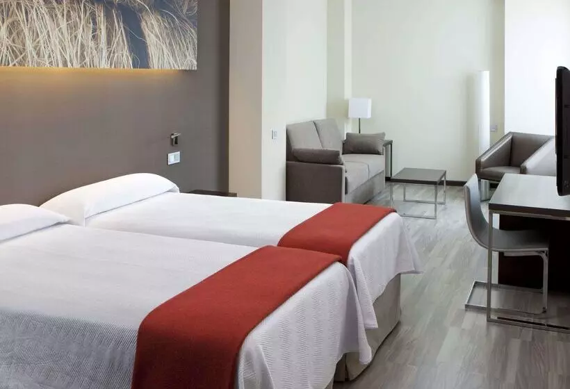 Отель NH Barcelona Diagonal Center