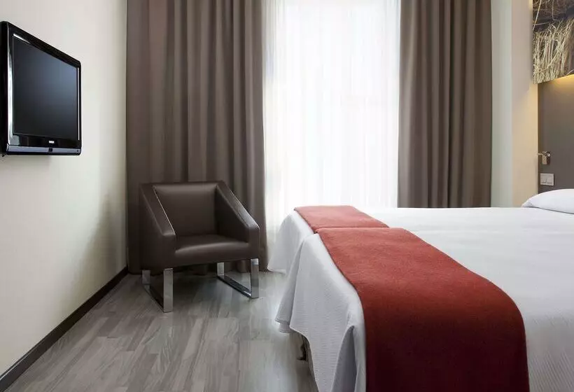 Отель NH Barcelona Diagonal Center