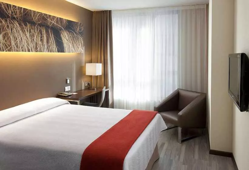 Отель NH Barcelona Diagonal Center