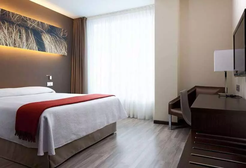 Отель NH Barcelona Diagonal Center