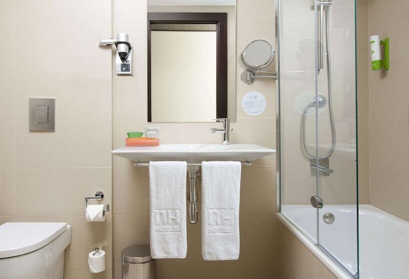 هتل NH Barcelona Diagonal Center