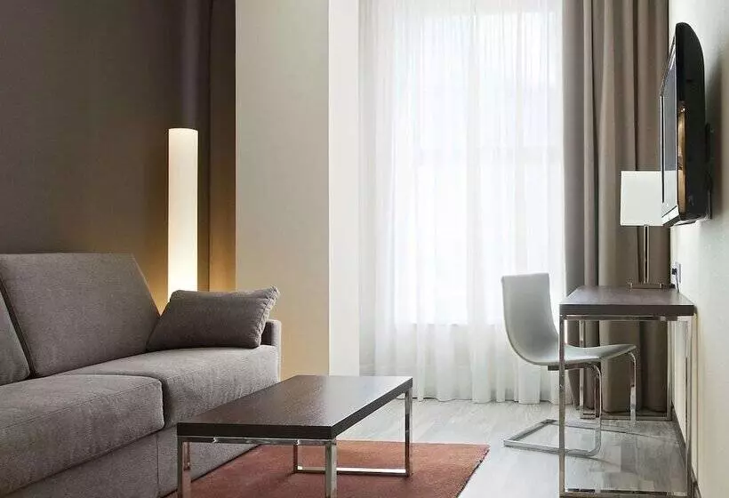 Отель NH Barcelona Diagonal Center