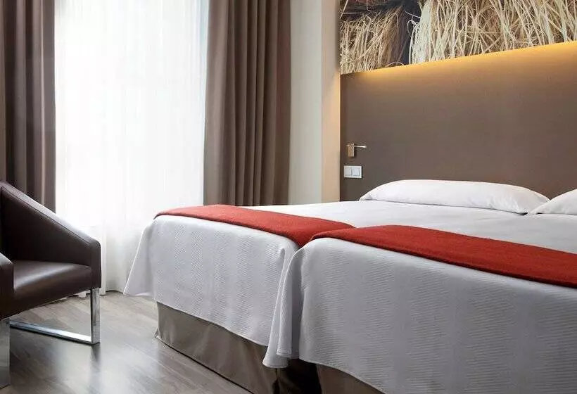 Отель NH Barcelona Diagonal Center