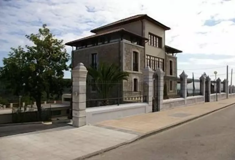 Отель Villadesella
