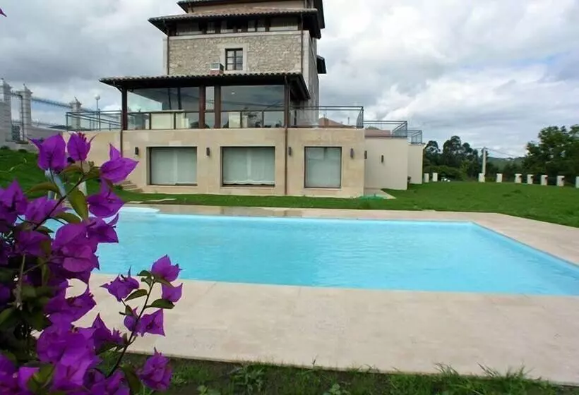 Отель Villadesella