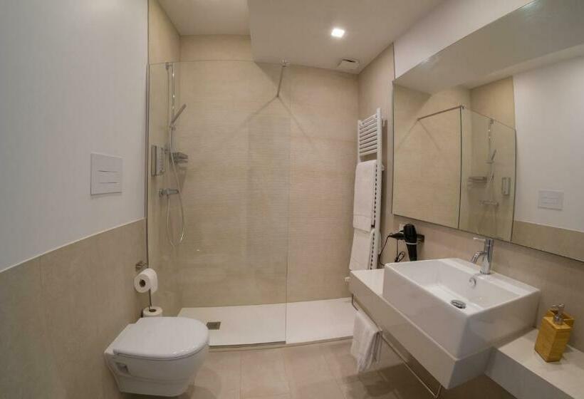 تختخواب و صبحانه Gaya Resort