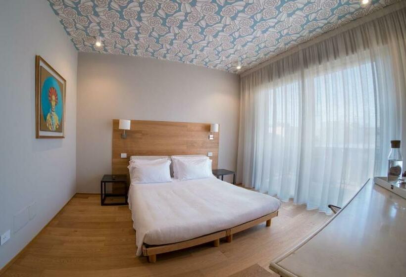 تختخواب و صبحانه Gaya Resort