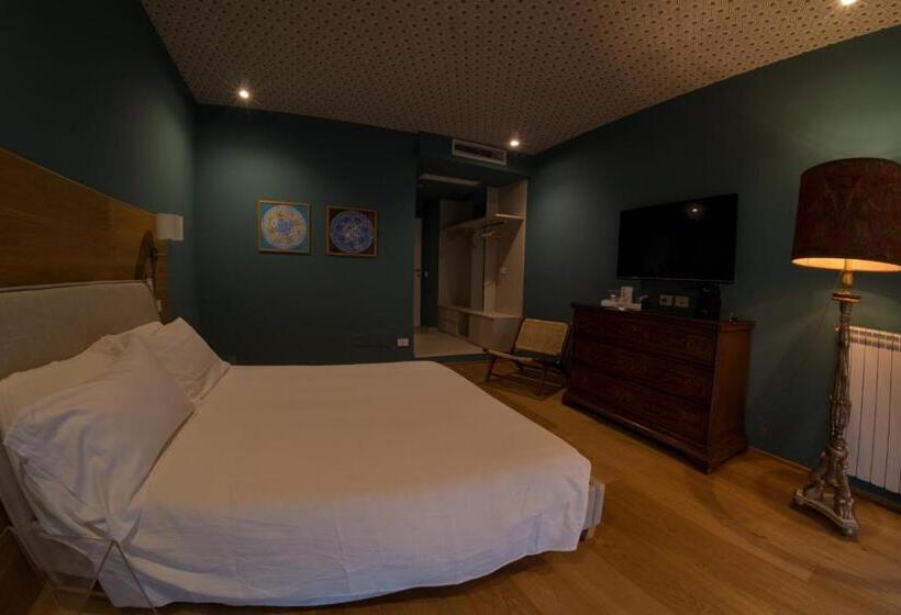 تختخواب و صبحانه Gaya Resort