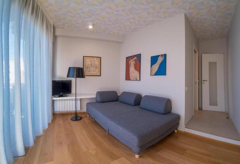 تختخواب و صبحانه Gaya Resort