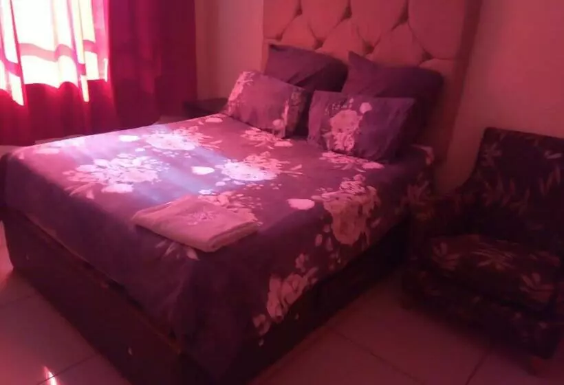 تختخواب و صبحانه Royal Delight Guest House