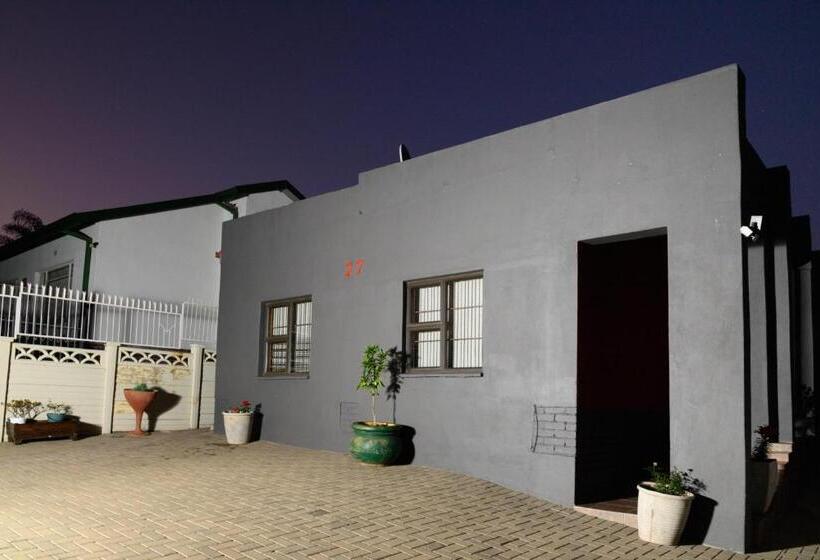 פנסיון Alice@ Lloyd Guesthouse