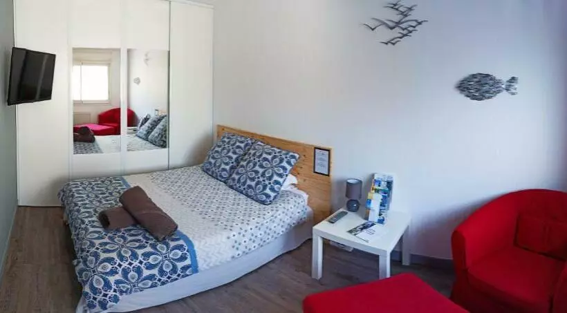 ペンション Laurina   Chambre, Sdb, Terrasse, Arrivée Autonome