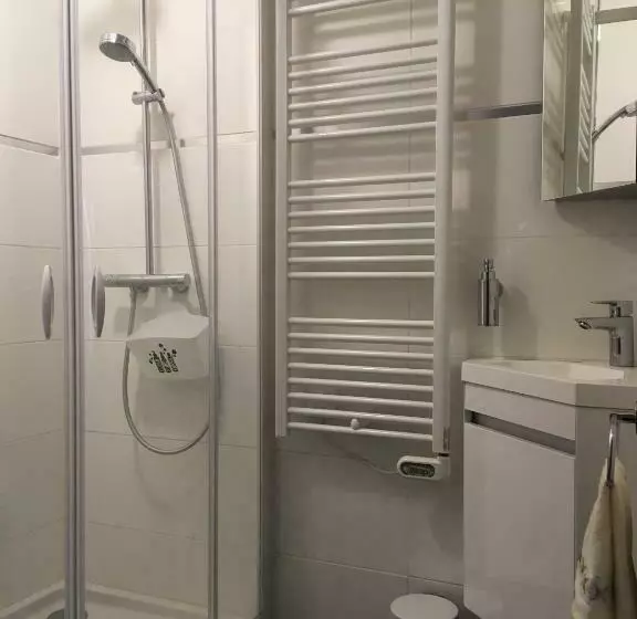 ペンション Laurina   Chambre, Sdb, Terrasse, Arrivée Autonome