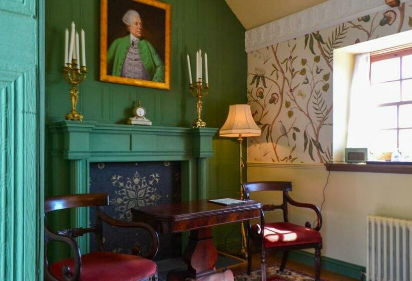 مبيت وإفطار The Munches Room At Buittle Castle