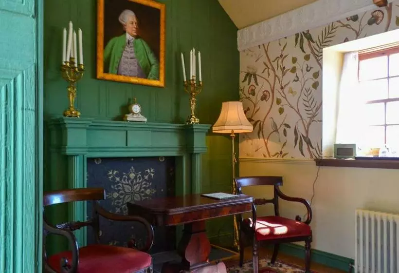 Aamiaismajoitus (B&B) The Munches Room At Buittle Castle