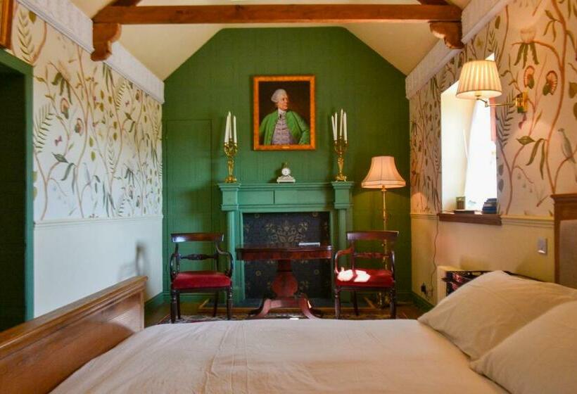 مبيت وإفطار The Munches Room At Buittle Castle