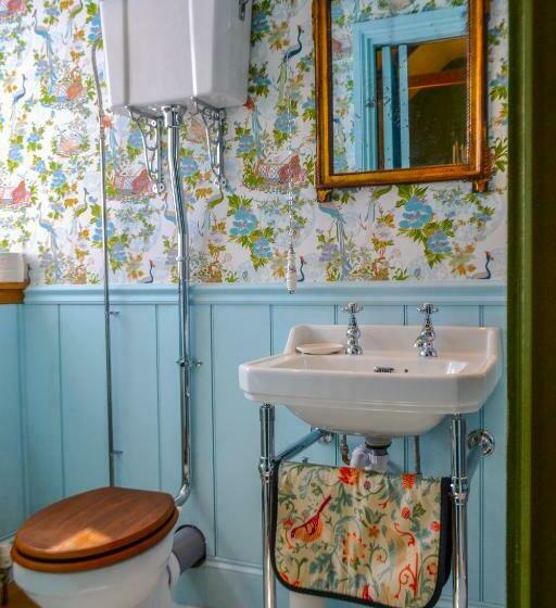 مبيت وإفطار The Munches Room At Buittle Castle