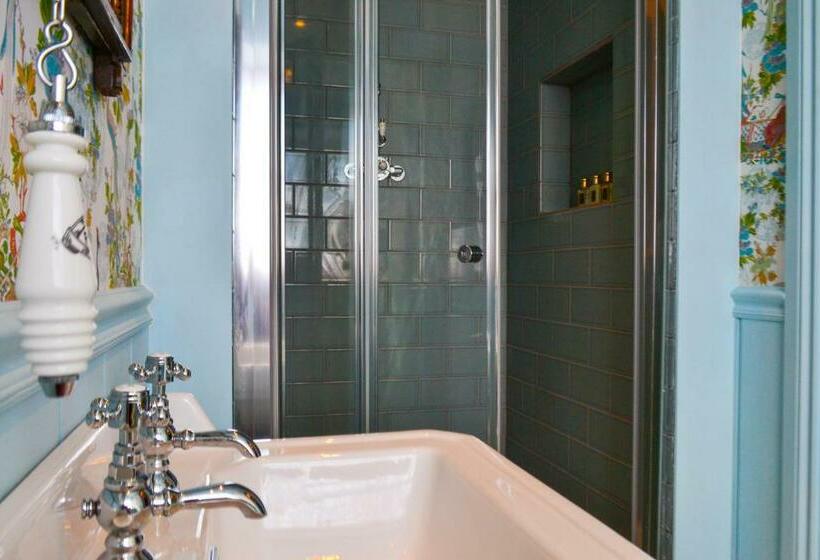 مبيت وإفطار The Munches Room At Buittle Castle