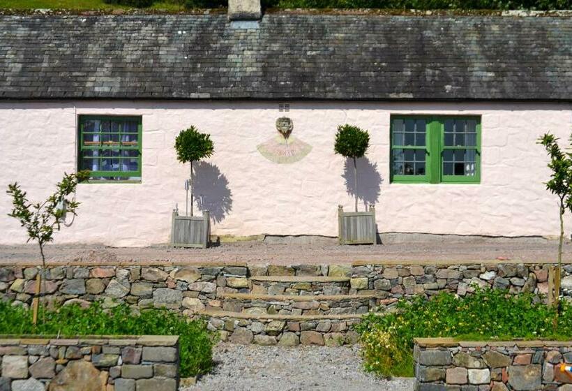 مبيت وإفطار The Munches Room At Buittle Castle