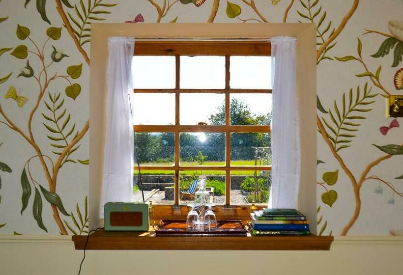 مبيت وإفطار The Munches Room At Buittle Castle