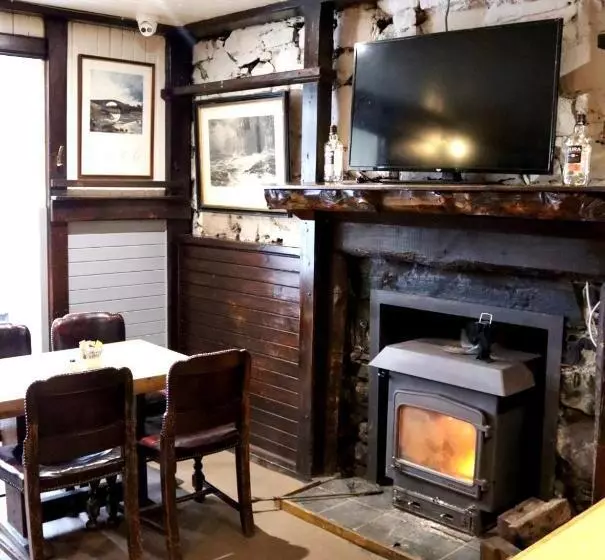 Hotelli Tigh An Truish Inn