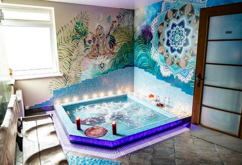 پانسیون Villa Royal Club 13