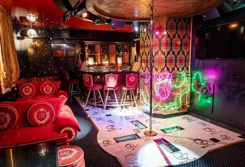 پانسیون Villa Royal Club 13