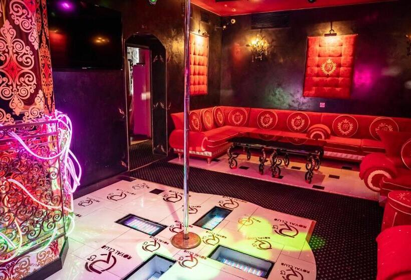 پانسیون Villa Royal Club 13