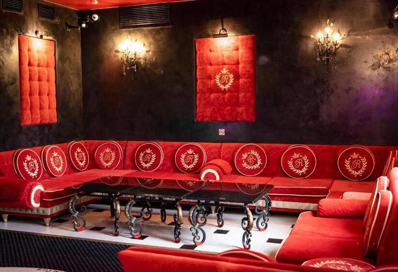 پانسیون Villa Royal Club 13