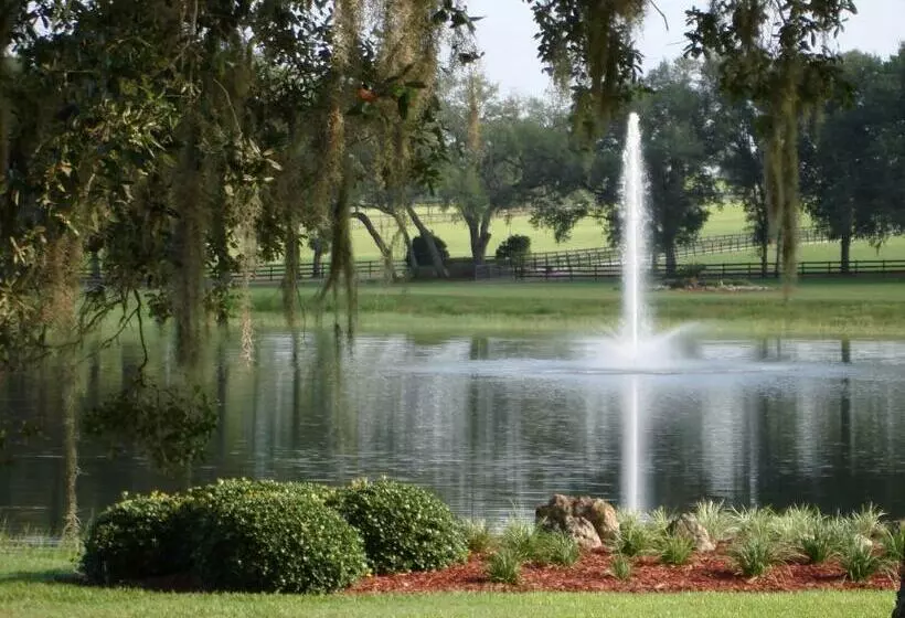 The Grand Oaks Resort