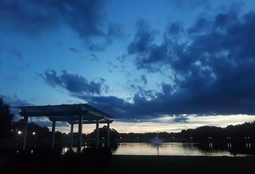 The Grand Oaks Resort