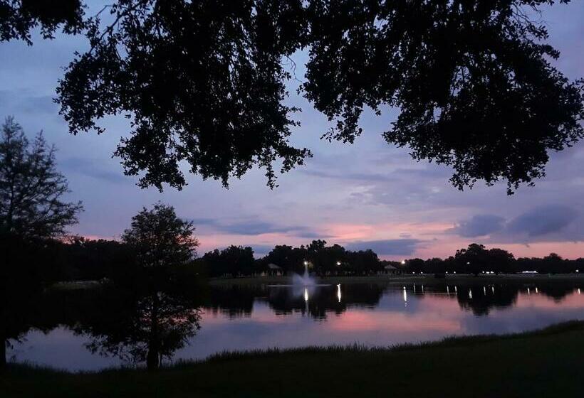 The Grand Oaks Resort