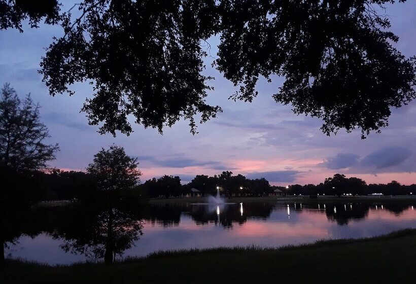 The Grand Oaks Resort